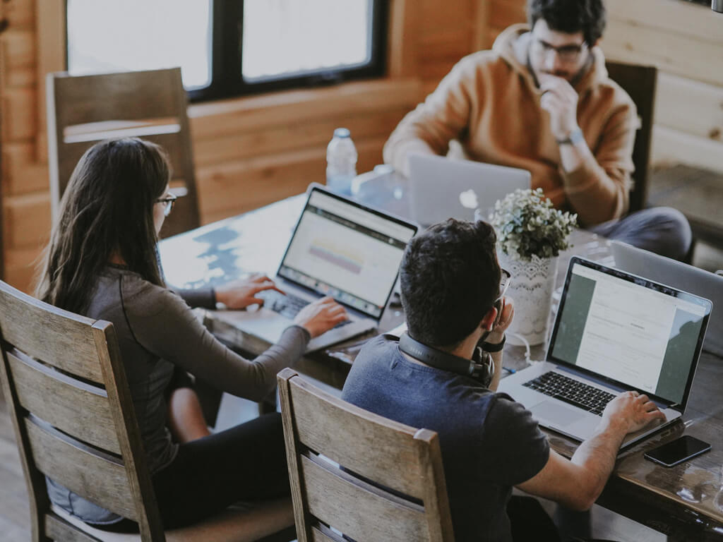 Projektarbeit und Code-Review im Kurs für Programmierung